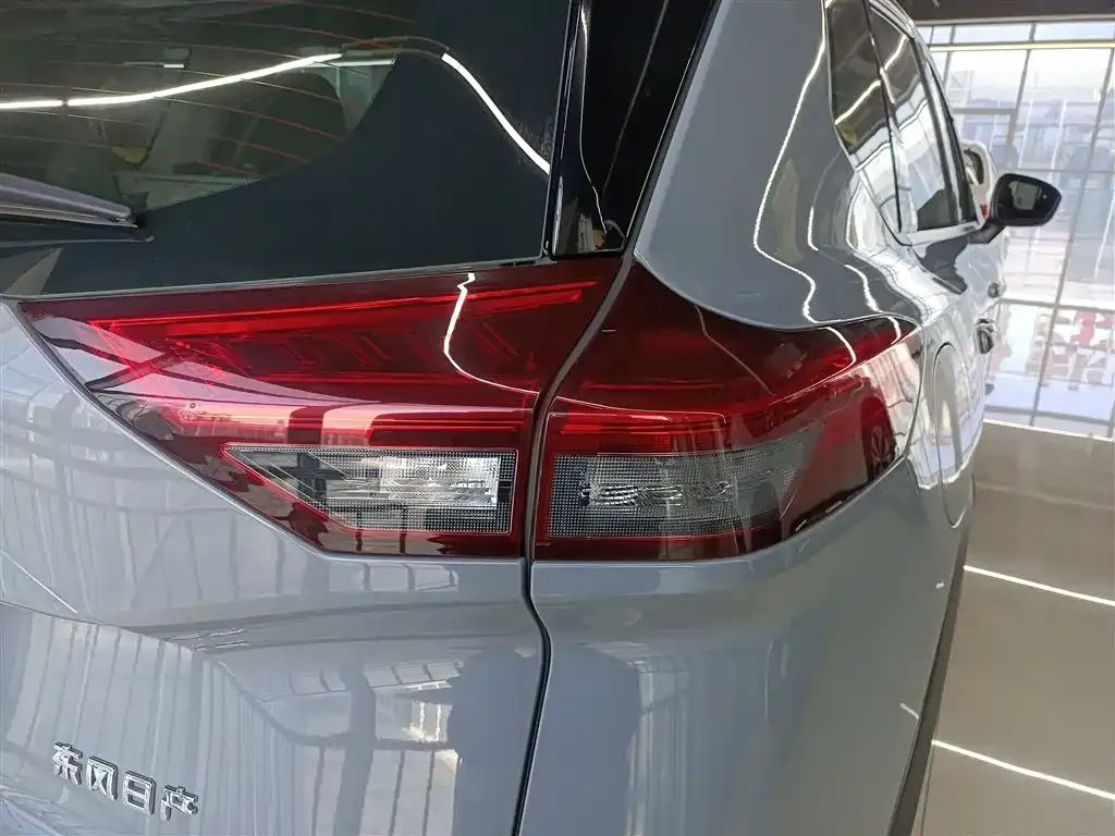 Nissan X-Trail — фото 10