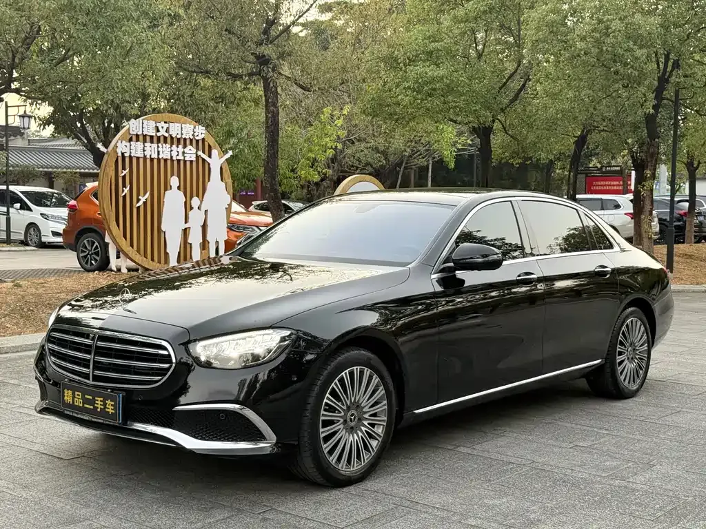 Mercedes-Benz E-Class — фото 1