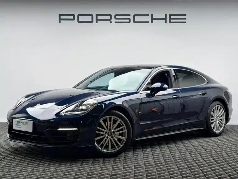 Porsche Panamera — фото 1