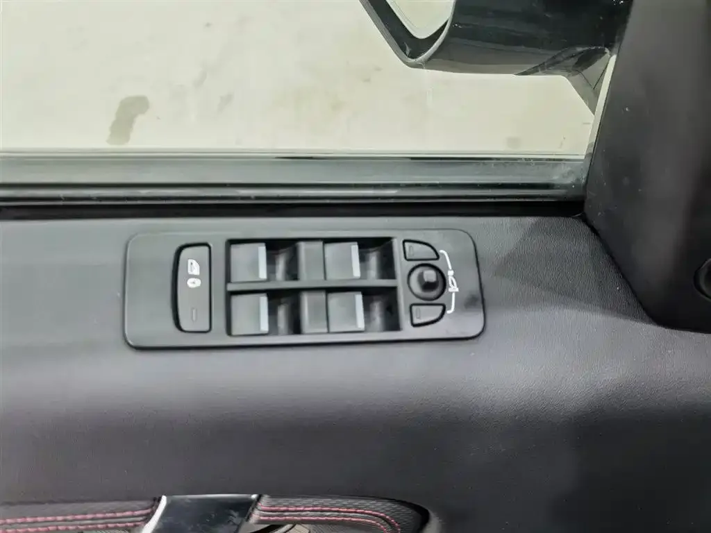 Land Rover Discovery Sport Hybrid — фото 9