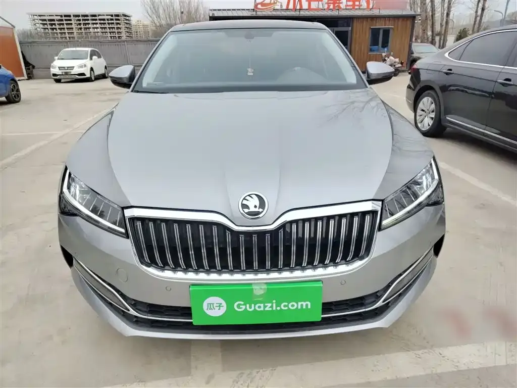 Skoda Superb — фото 8