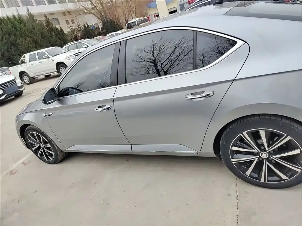 Skoda Superb — фото 3