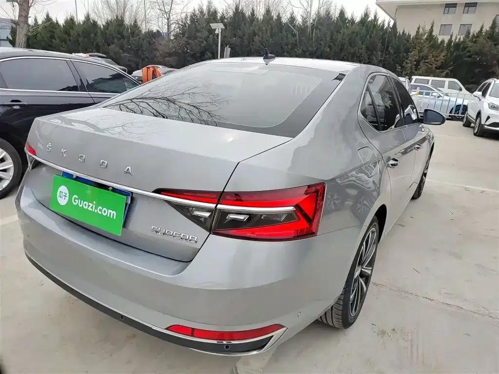 Skoda Superb — фото 2