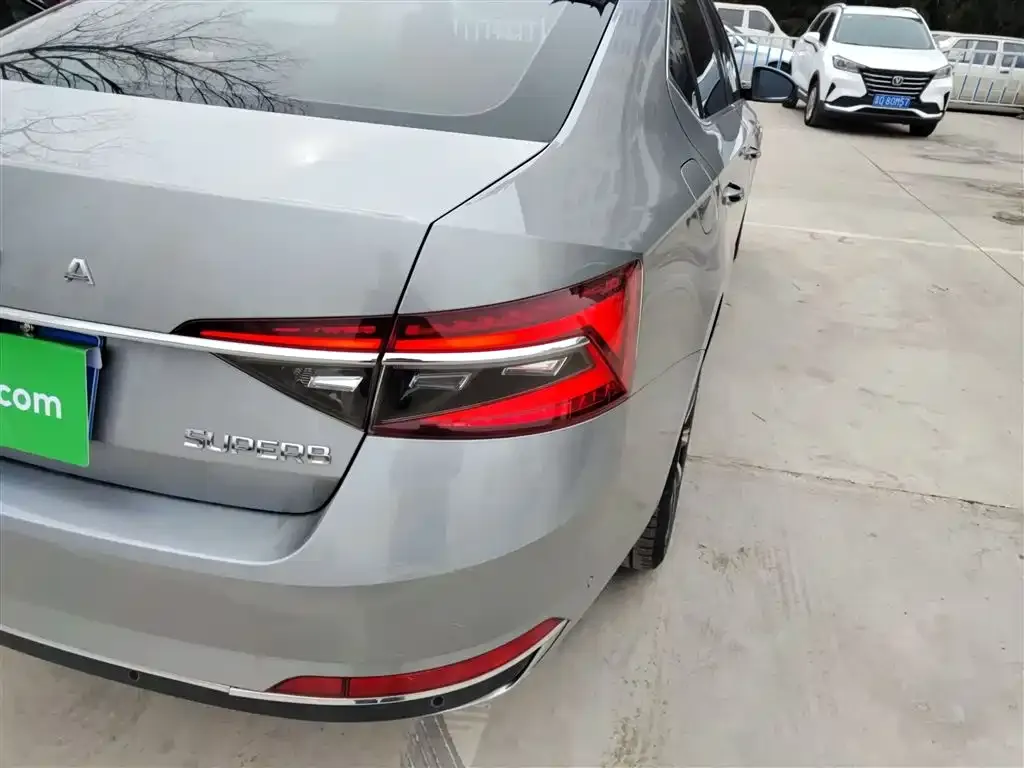 Skoda Superb — фото 5