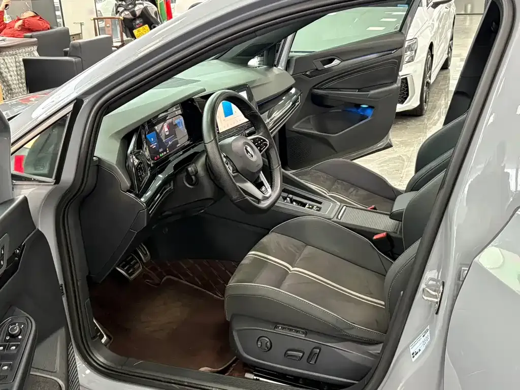 Volkswagen Golf 2023 из CN, фото 9