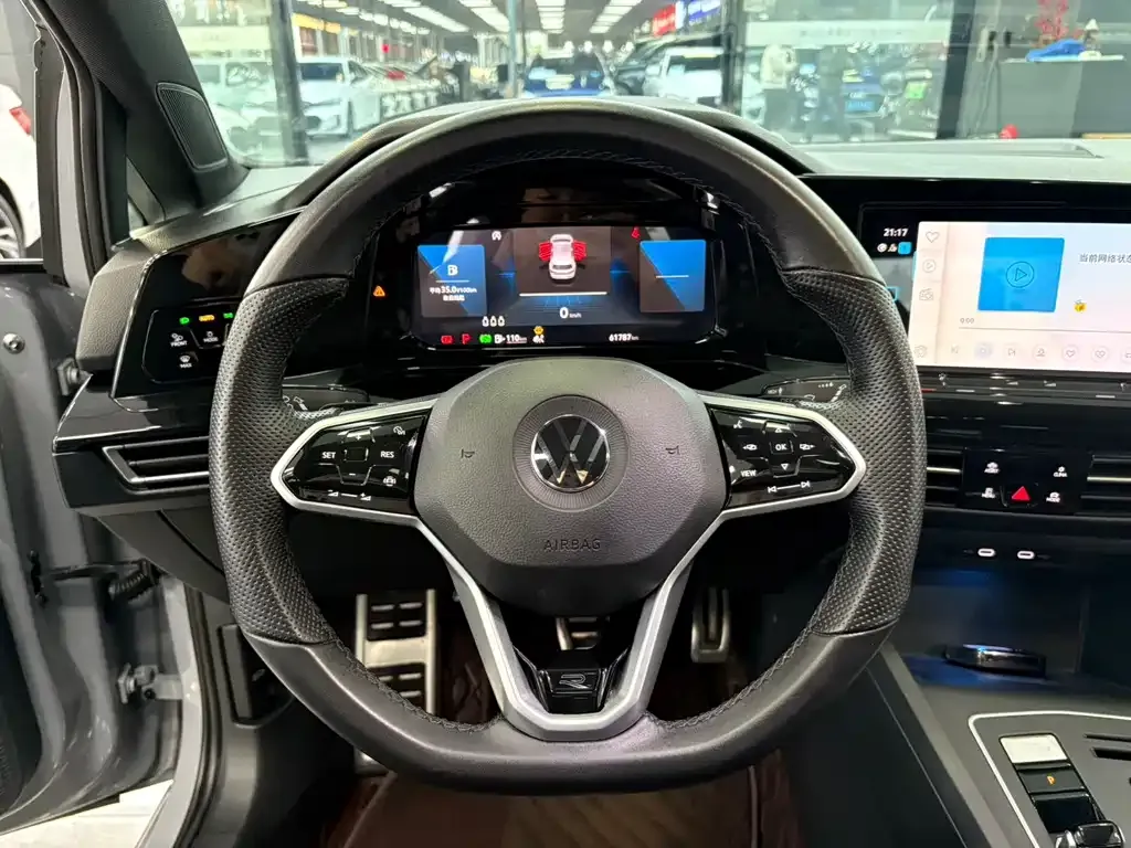 Volkswagen Golf 2023 из CN, фото 10