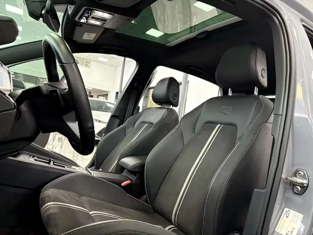 Volkswagen Golf 2023 из CN, фото 4