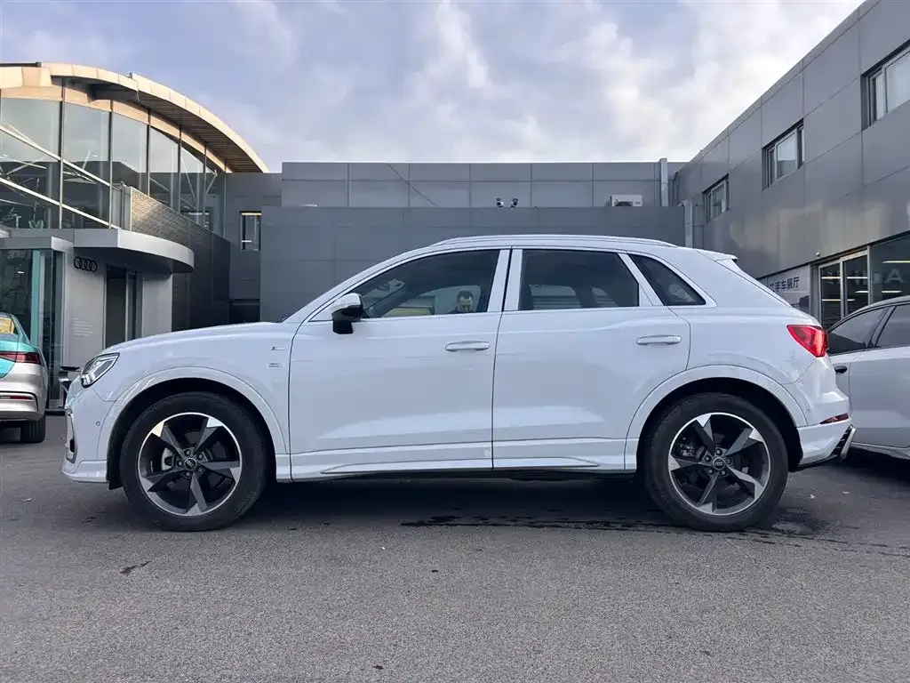 Audi Q3 2024 из CN, фото 9