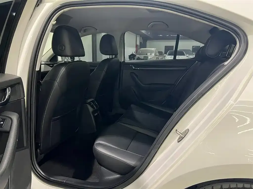 Skoda Octavia — фото 10