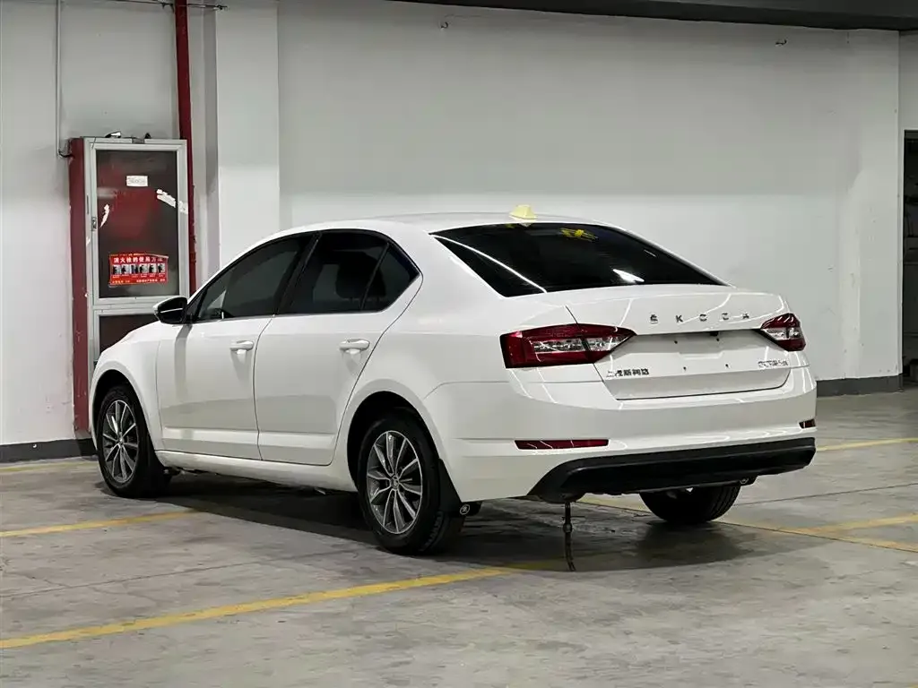 Skoda Octavia — фото 9