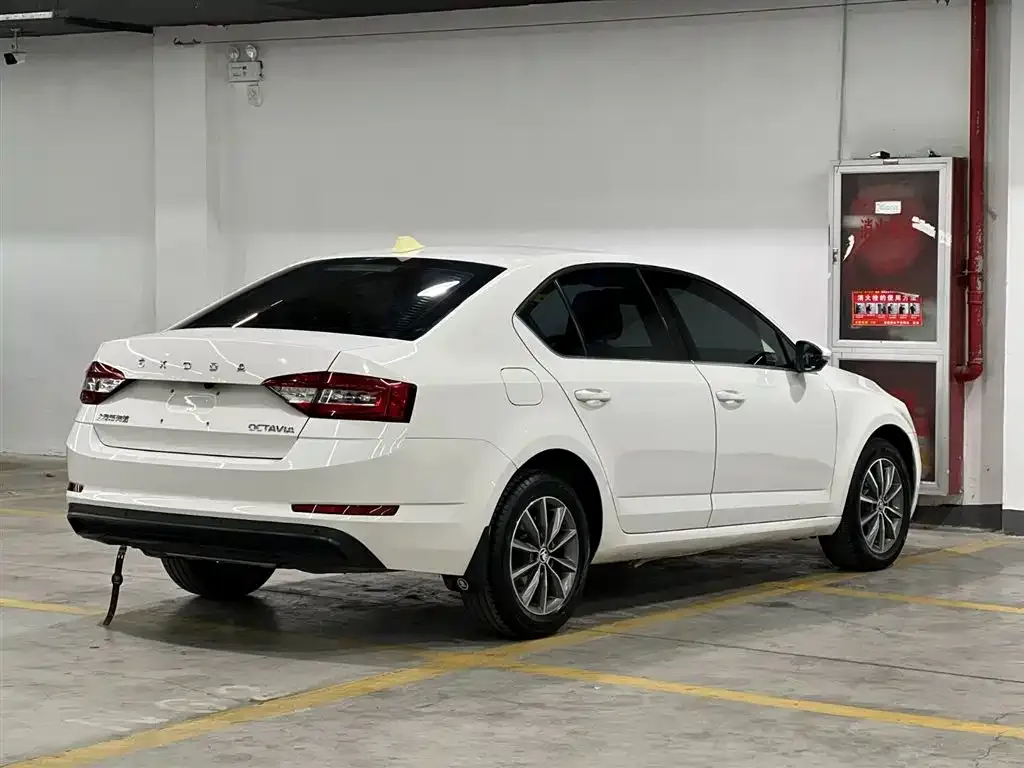Skoda Octavia — фото 8