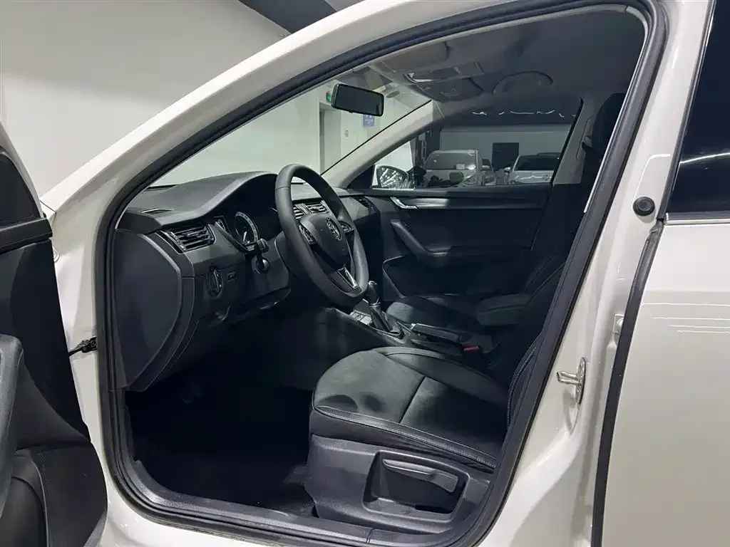 Skoda Octavia — фото 4