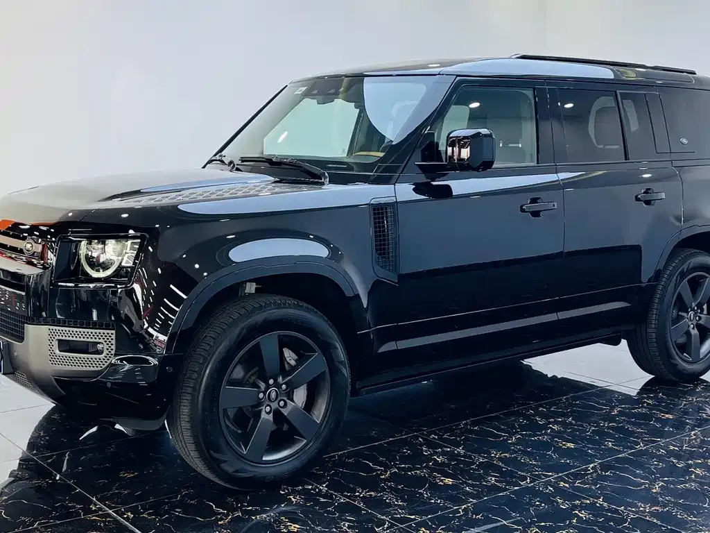 Land Rover Defender — фото 1