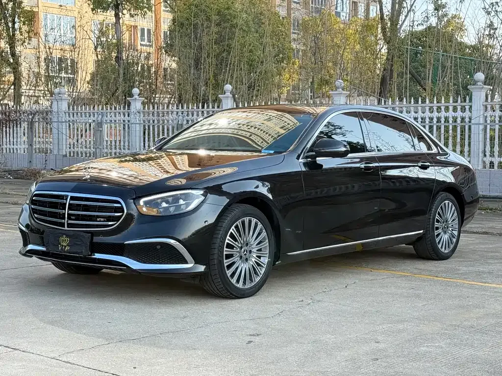 Mercedes-Benz E-Class — фото 1