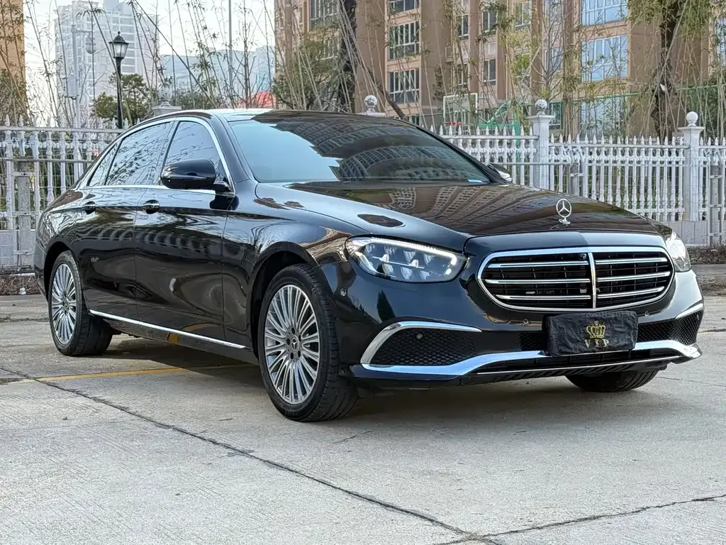 Mercedes-Benz E-Class — фото 9