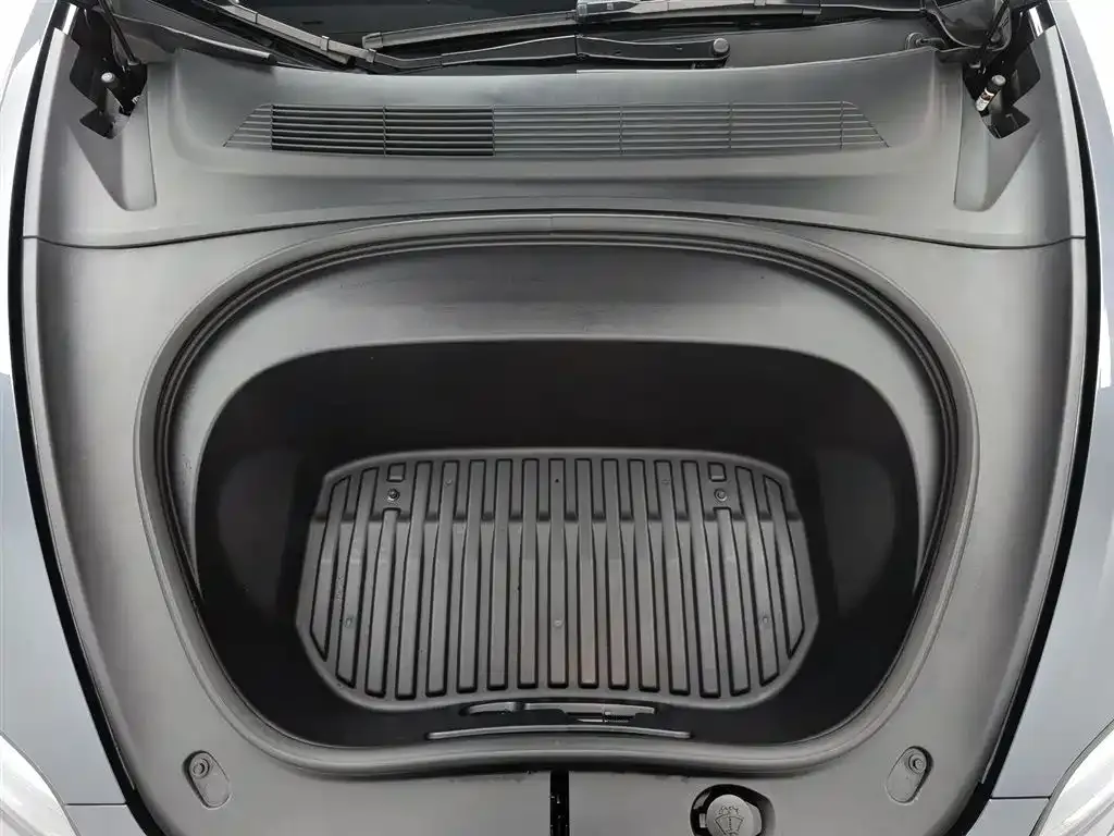 Tesla Model 3 — фото 10