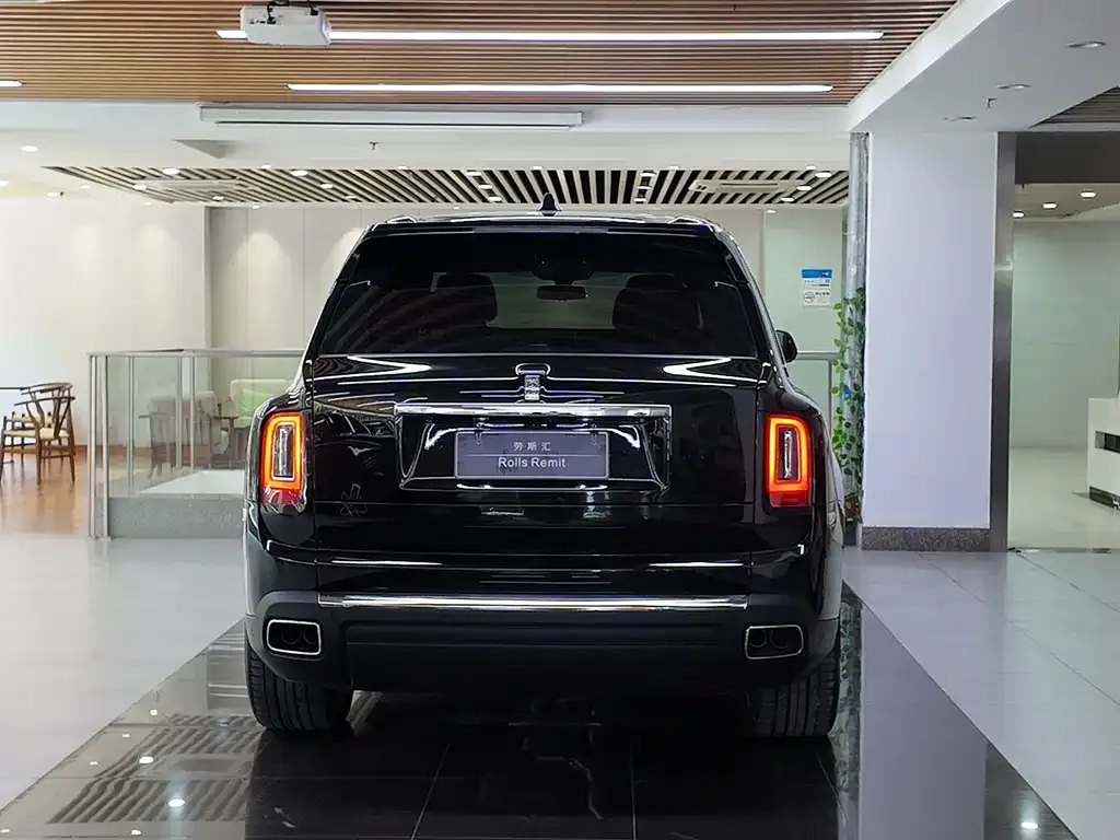 Rolls-Royce Cullinan — фото 10