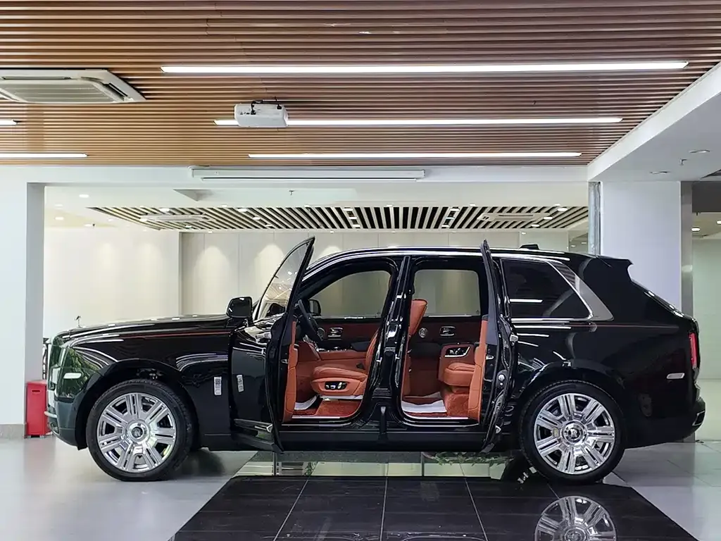 Rolls-Royce Cullinan — фото 8