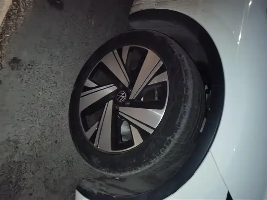 Volkswagen Tiguan L 2023 из CN, фото 3