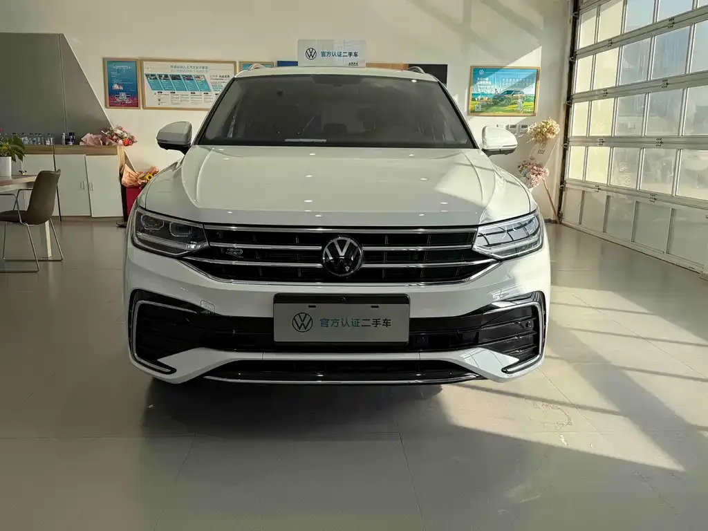 Volkswagen Tiguan L — фото 6