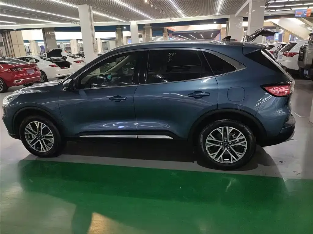 Ford Escape 2023 из CN, фото 2