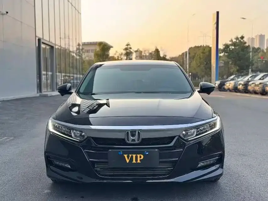 Honda Accord — фото 1
