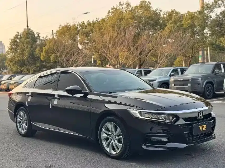 Honda Accord — фото 10
