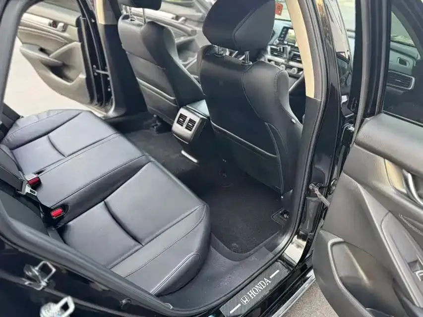 Honda Accord — фото 8