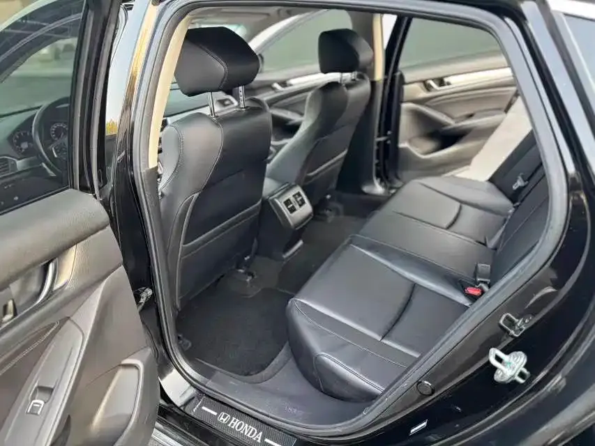 Honda Accord — фото 9