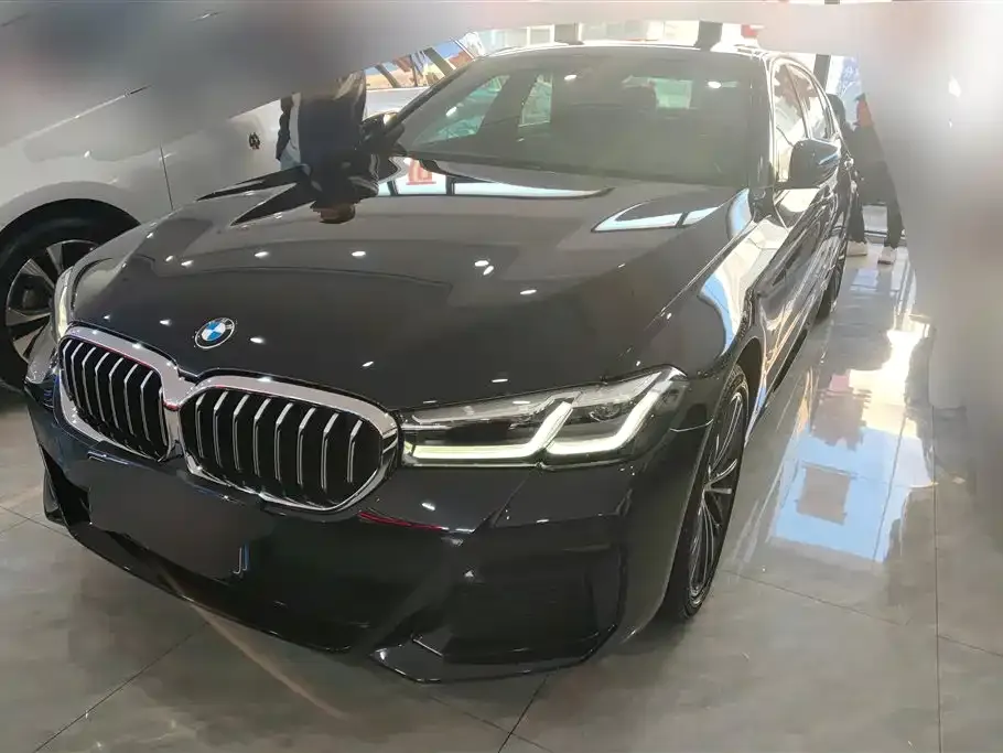 BMW 5 Series — фото 1
