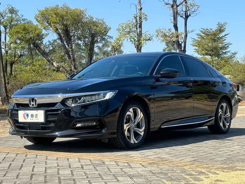Honda Accord — фото 1