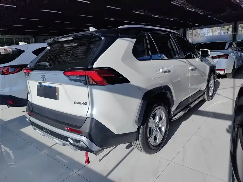 Toyota RAV4 2021 из CN, фото 8