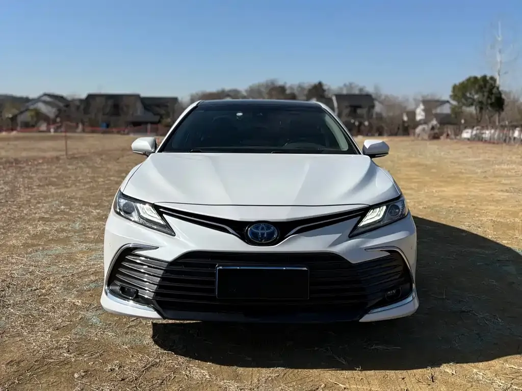 Toyota Camry — фото 2