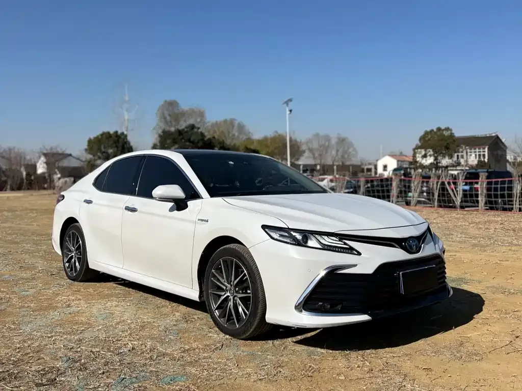 Toyota Camry — фото 8