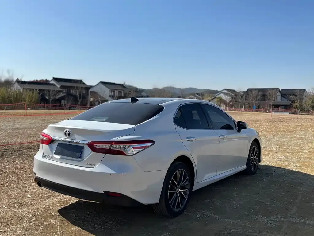 Toyota Camry — фото 7