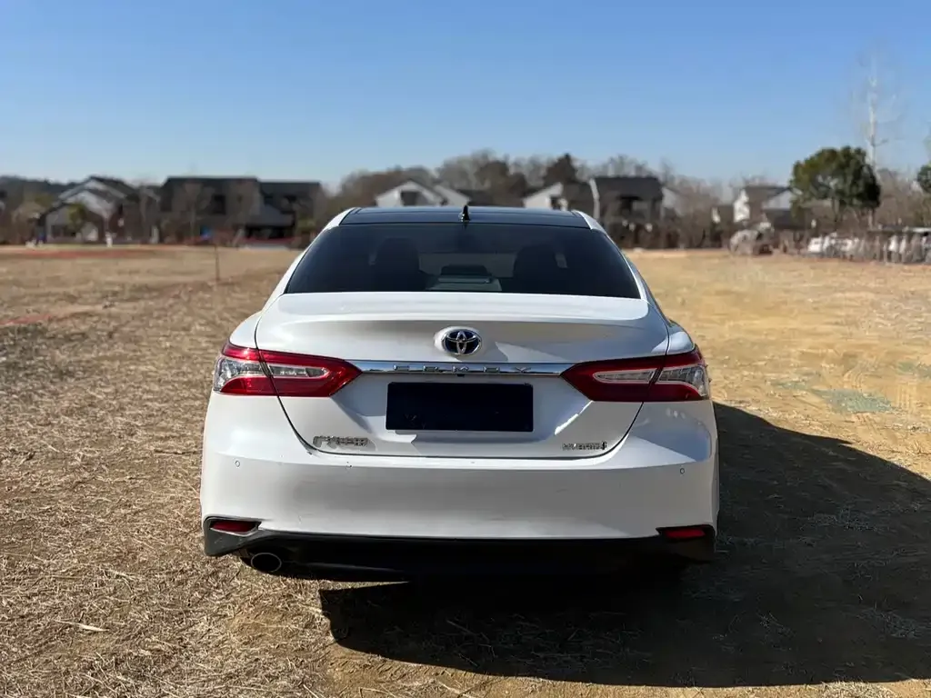 Toyota Camry — фото 6