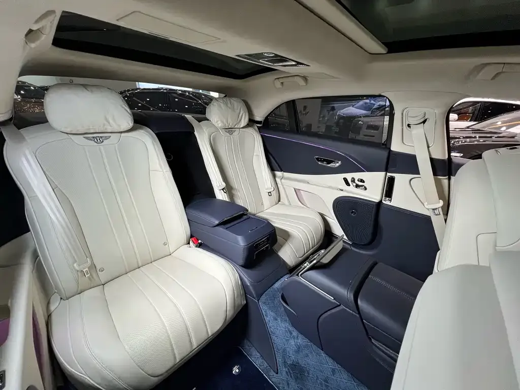 Bentley Flying Spur 2024 из CN, фото 4