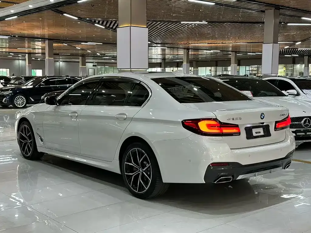 BMW 5 Series — фото 2