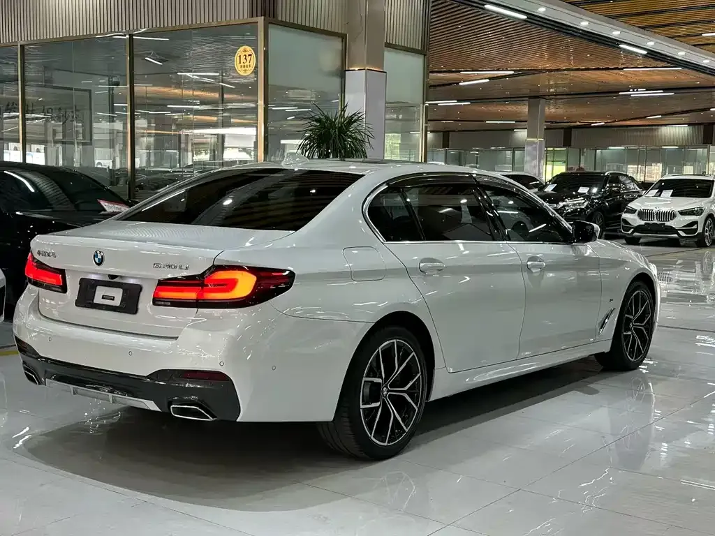 BMW 5 Series — фото 4