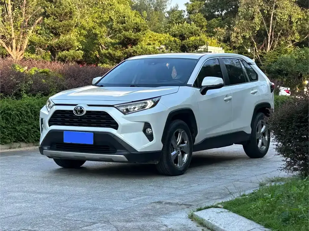 Toyota RAV4 2023 из CN, фото 1