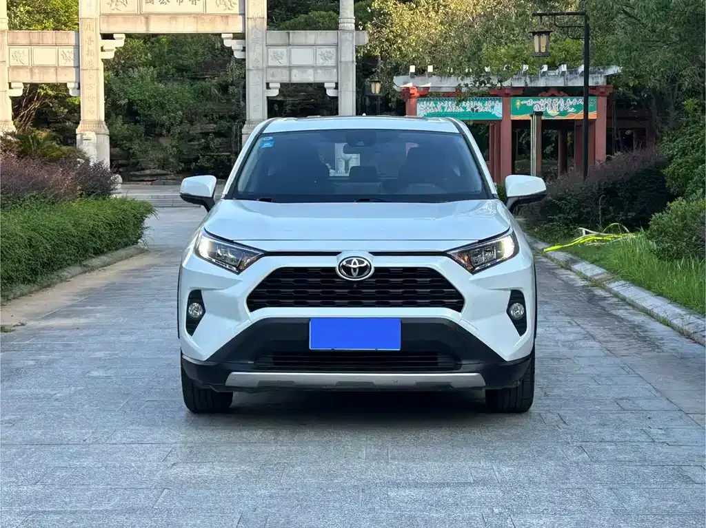 Toyota RAV4 2023 из CN, фото 6