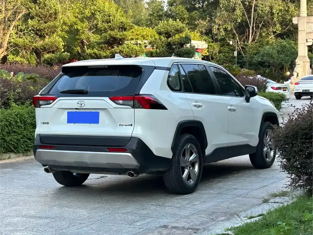 Toyota RAV4 2023 из CN, фото 9