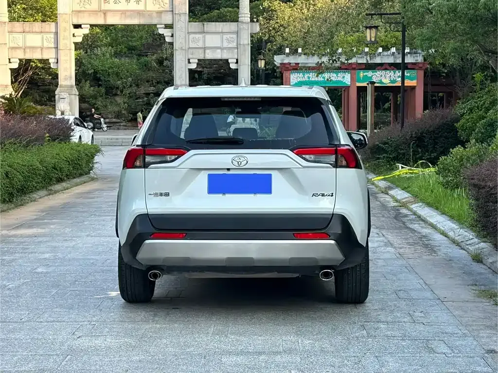 Toyota RAV4 2023 из CN, фото 7