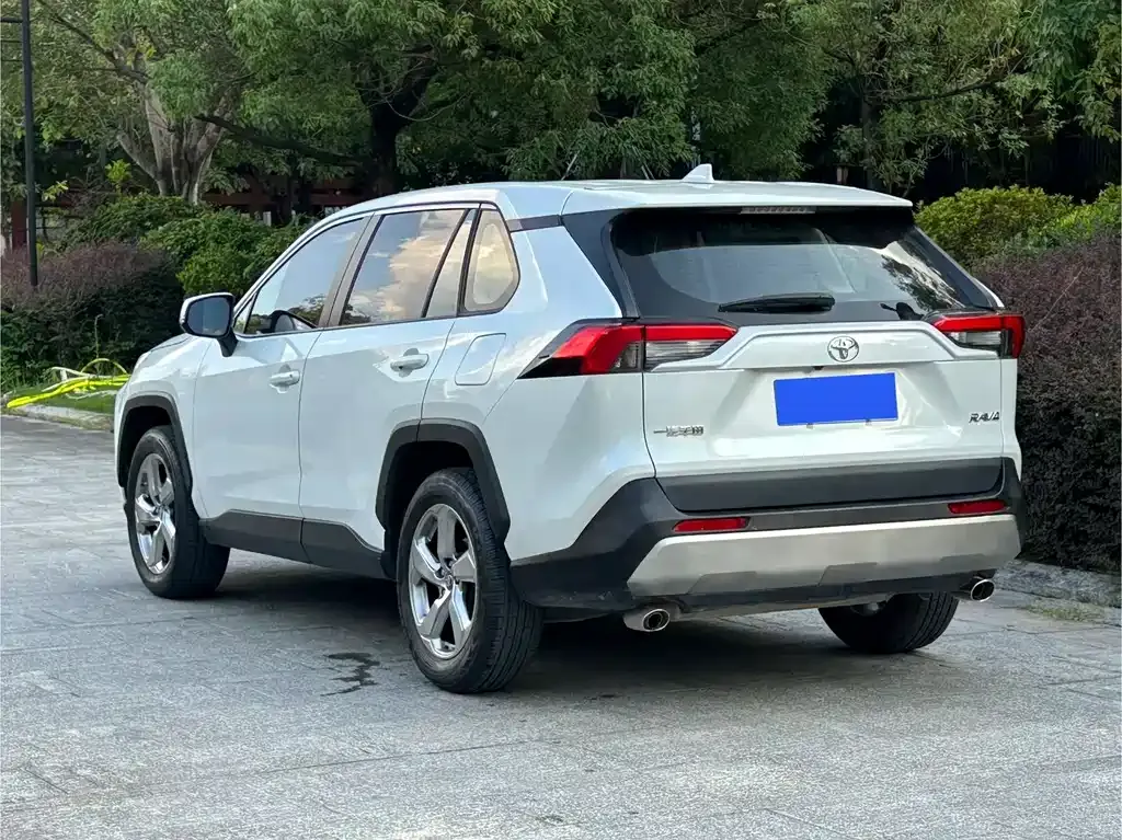 Toyota RAV4 2023 из CN, фото 10