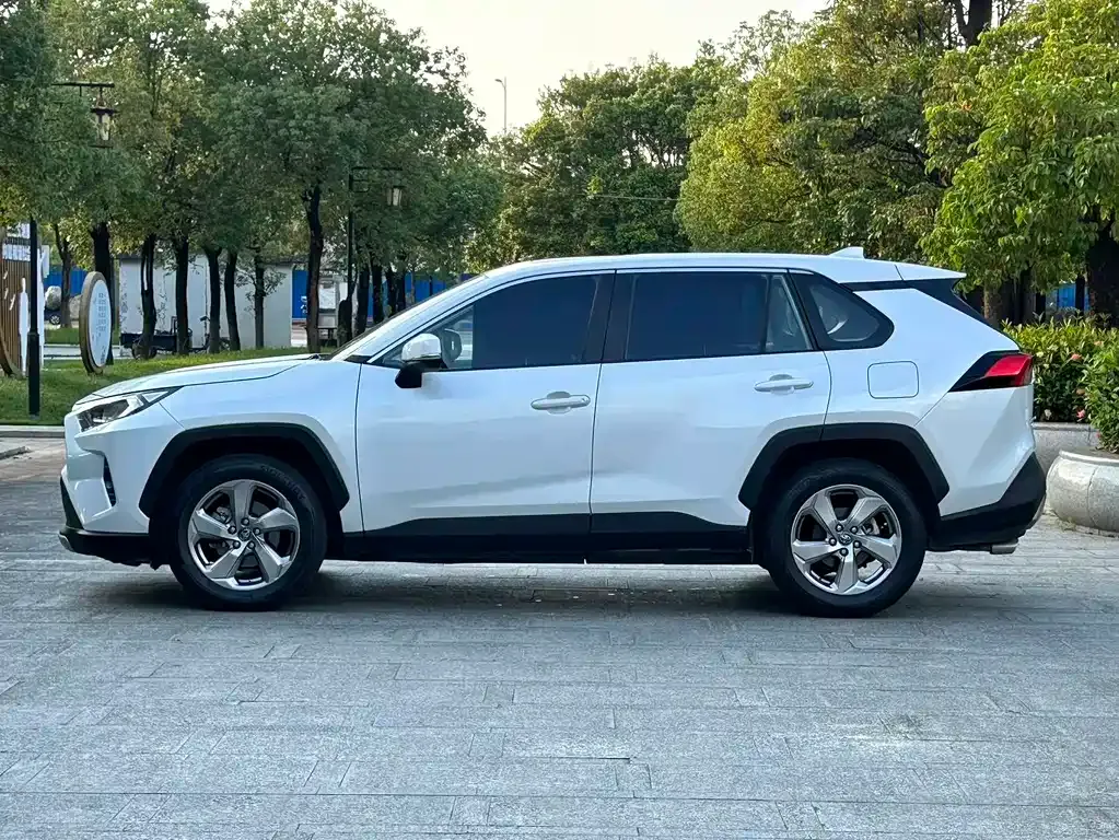 Toyota RAV4 2023 из CN, фото 8