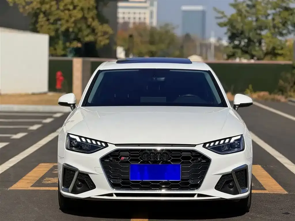 Audi A4L 2021 из CN, фото 4