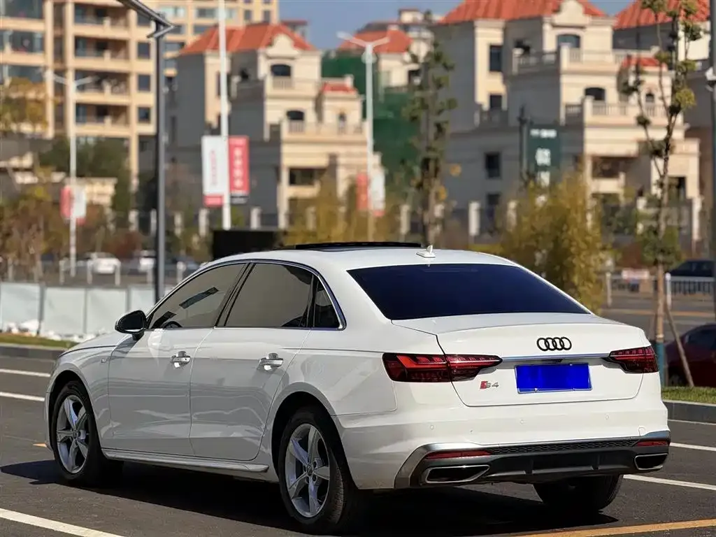 Audi A4L 2021 из CN, фото 3