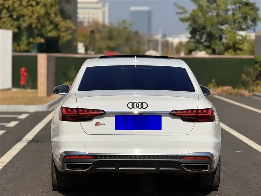 Audi A4L 2021 из CN, фото 2