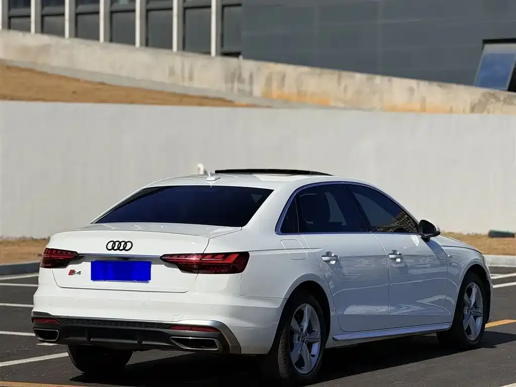 Audi A4L 2021 из CN, фото 5