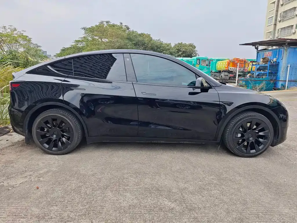 Tesla Model Y — фото 9